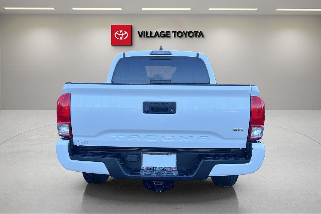Certified 2022 Toyota Tacoma SR5 w/ Technology Package RWD image 4
