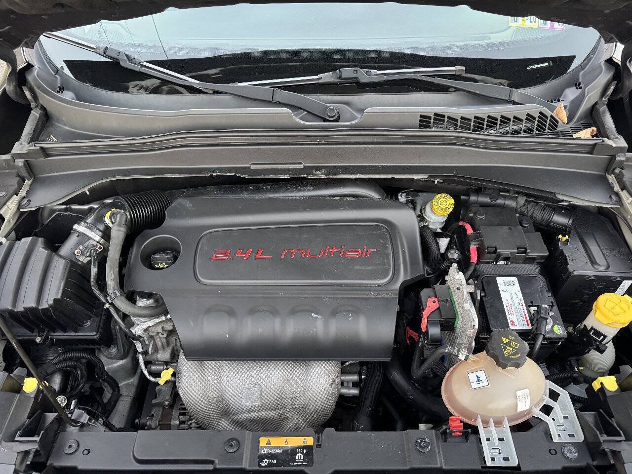 Used 2018 Jeep Renegade Latitude FWD image 33