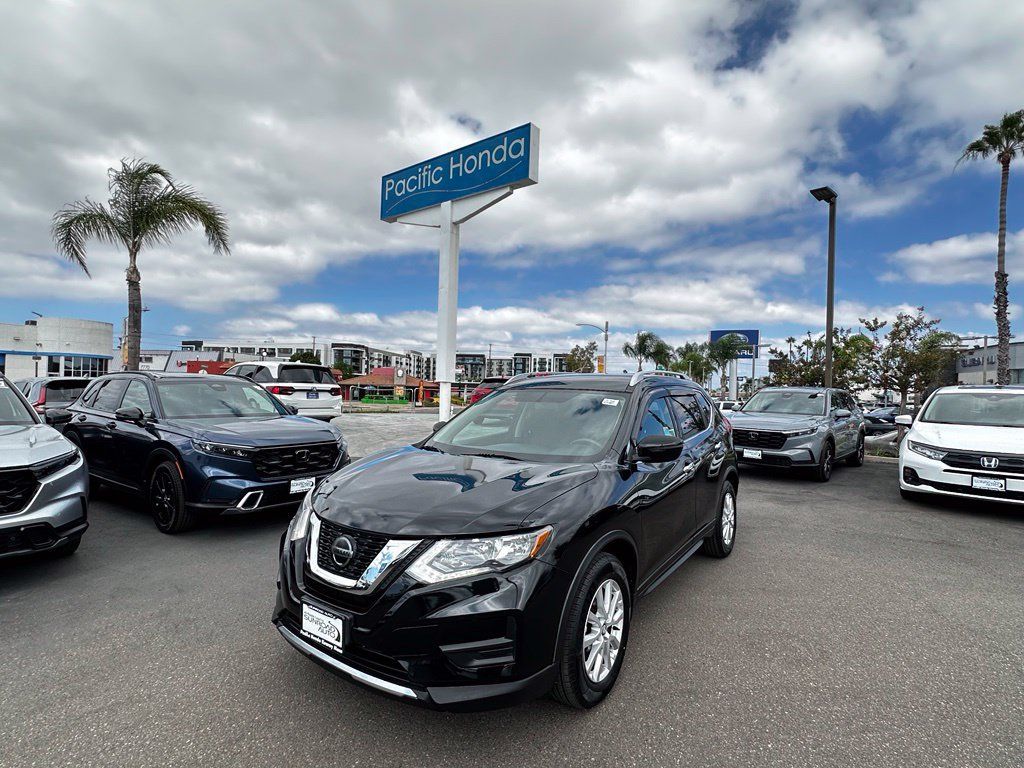 Used 2018 Nissan Rogue SV FWD image 2