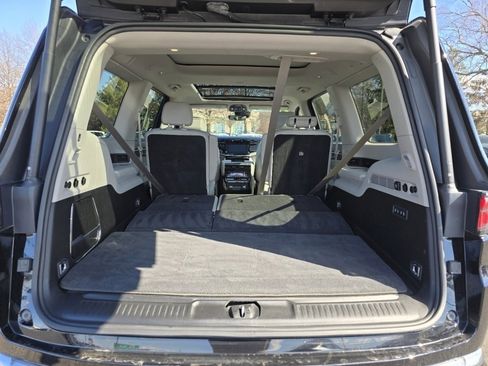 Used 2023 Jeep Wagoneer Series III w/ Premium Group I image 17