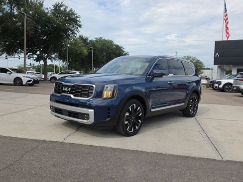 Used 2024 Kia Telluride SX w/ Towing Package FWD image 3