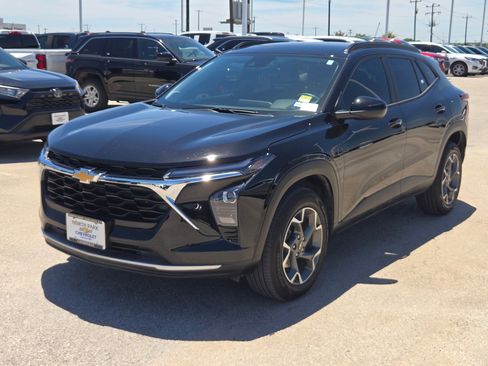 Used 2025 Chevrolet Trax LT w/ Driver Confidence Package FWD image 7