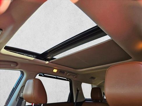 Used 2023 Nissan Pathfinder Platinum image 10