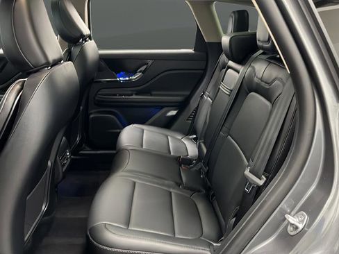 Used 2025 Lincoln Corsair Reserve image 23