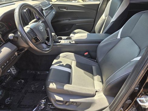 Used 2025 Toyota Camry SE FWD image 12