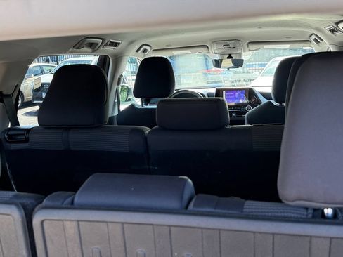 Used 2023 Toyota Highlander LE FWD image 30