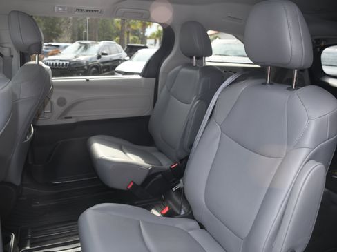 Certified 2023 Toyota Sienna XLE image 16