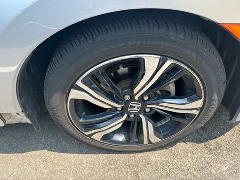 Used 2018 Honda Civic Touring image 9