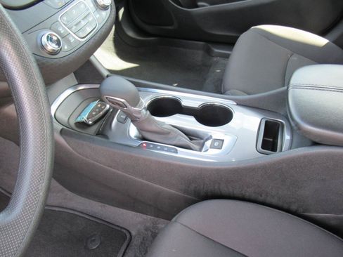 Used 2025 Chevrolet Malibu LT FWD image 19
