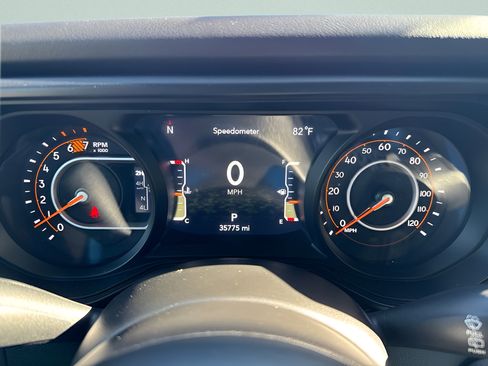 Used 2025 Jeep Wrangler Unlimited Rubicon AWD/4WD image 2