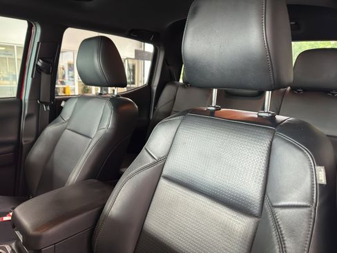 Used 2023 Toyota Tacoma Limited image 5