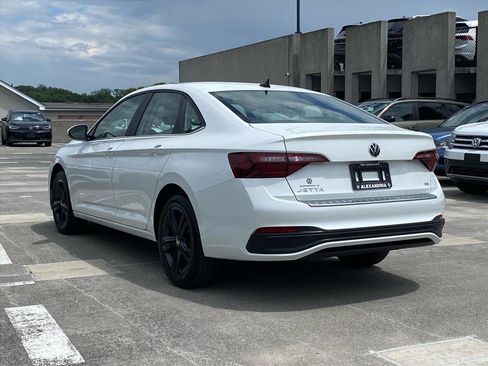 Certified 2024 Volkswagen Jetta SE w/ Panoramic Sunroof Package FWD image 5