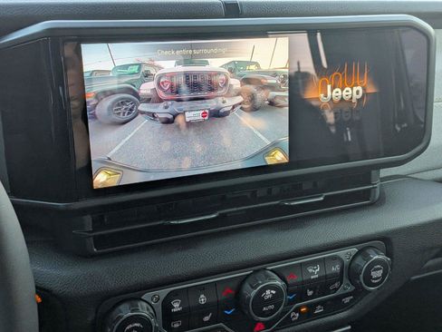 New 2025 Jeep Gladiator Sport AWD/4WD image 19