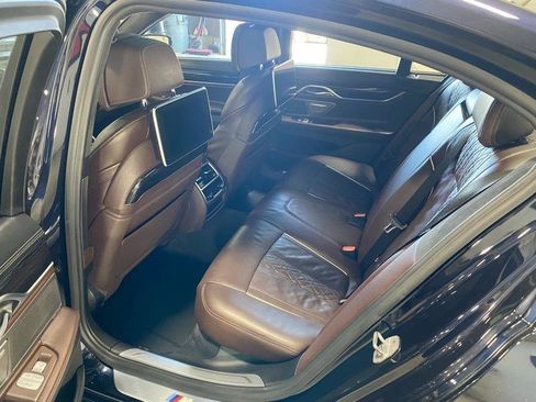 Used 2018 BMW 750i xDrive AWD/4WD image 17