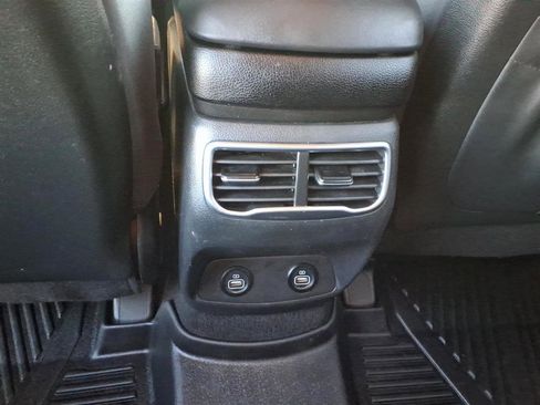 Used 2021 Hyundai Santa Fe SEL image 9