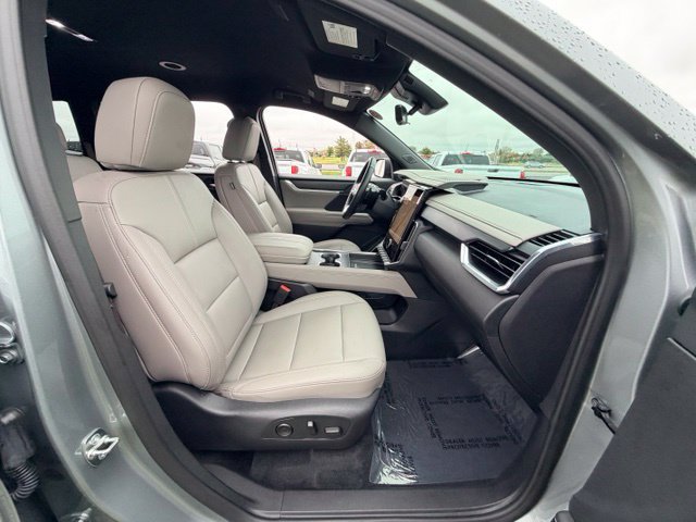Certified 2026 GMC Acadia Elevation w/ Elevation Premium Package AWD/4WD image 24