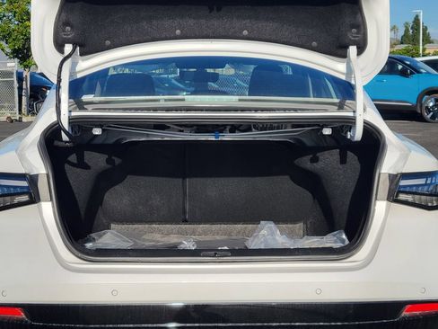 New 2026 Nissan Sentra SR w/ SR Premium Package FWD image 15