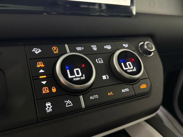 Certified 2025 Land Rover Defender 110 S AWD/4WD image 31