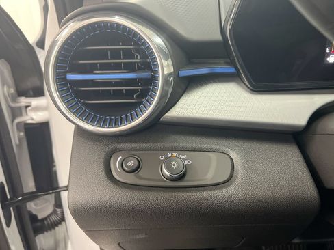New 2026 Chevrolet Trax LT w/ Driver Confidence Package FWD image 18