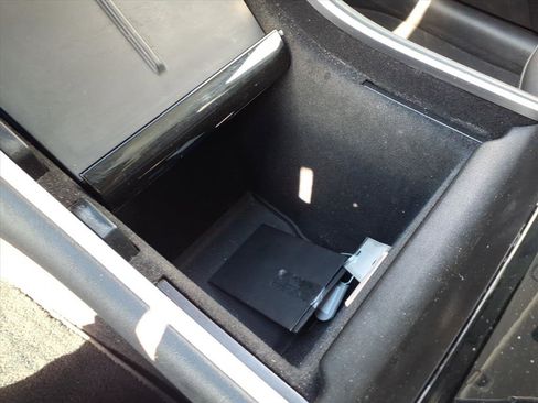 Used 2021 Tesla Model Y Long Range image 15