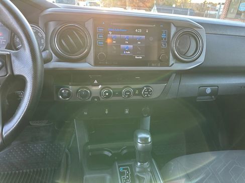 Used 2017 Toyota Tacoma TRD Off-Road image 18