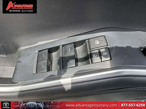 Used 2023 Toyota Highlander XLE AWD/4WD image 23