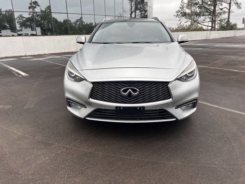 Used 2018 INFINITI QX30 Premium w/ Navigation Package image 3