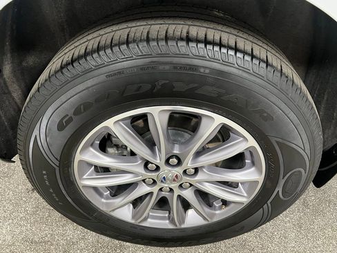 Used 2024 Buick Enclave Premium image 18