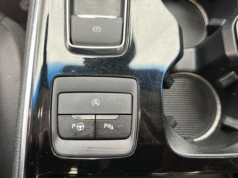 Used 2020 Ford Edge Titanium w/ Equipment Group 301A AWD/4WD image 20