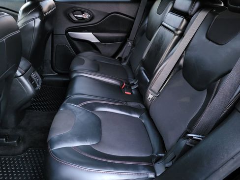 Used 2017 Jeep Cherokee Trailhawk w/ Comfort/Convenience Group image 16