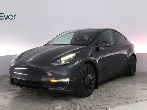 Used 2024 Tesla Model Y Performance image 2