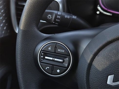 Certified 2025 Kia Soul LX image 24