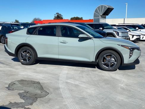 New 2026 Kia K4 LXS image 2