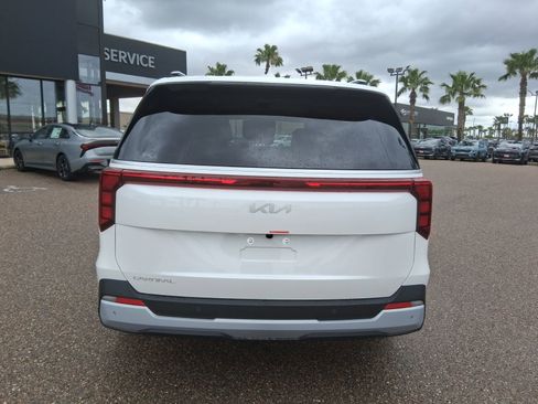 New 2026 Kia Carnival EX FWD image 5