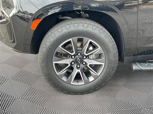 Used 2021 Chevrolet Tahoe Z71 w/ Z71 Signature Package image 31