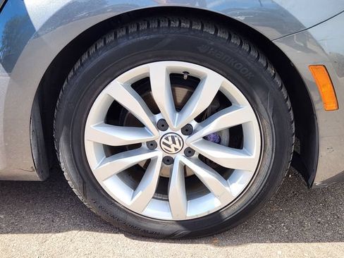 Used 2013 Volkswagen Beetle TDI FWD image 19