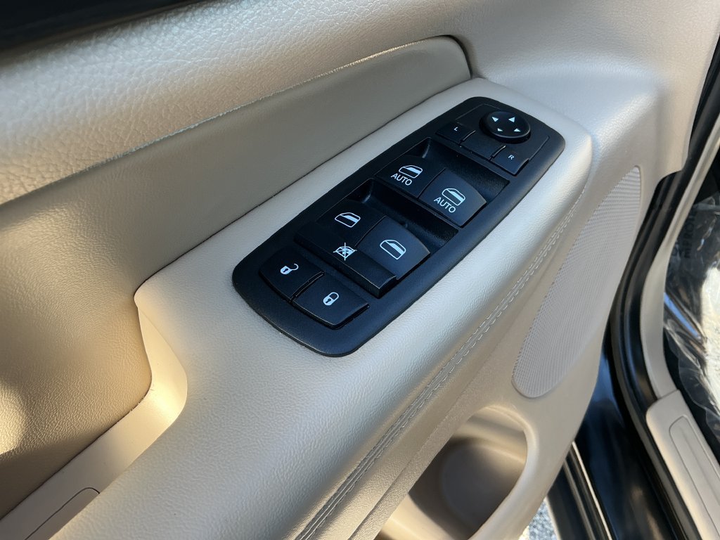 Certified 2022 Jeep Grand Cherokee Laredo E w/ Security & Convenience Group AWD/4WD image 14