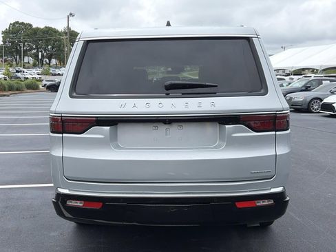 Used 2024 Jeep Wagoneer L Series II w/ Flexible Seating Group AWD/4WD image 6