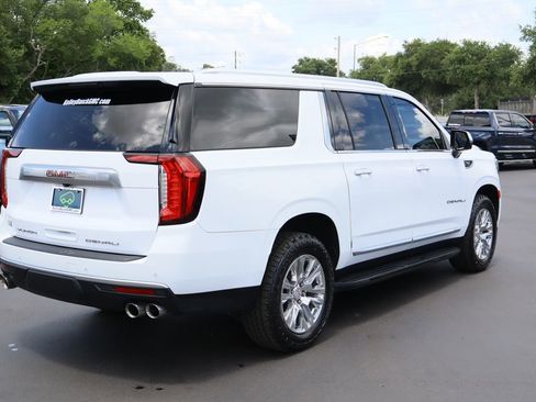 Used 2022 GMC Yukon XL Denali AWD/4WD image 9