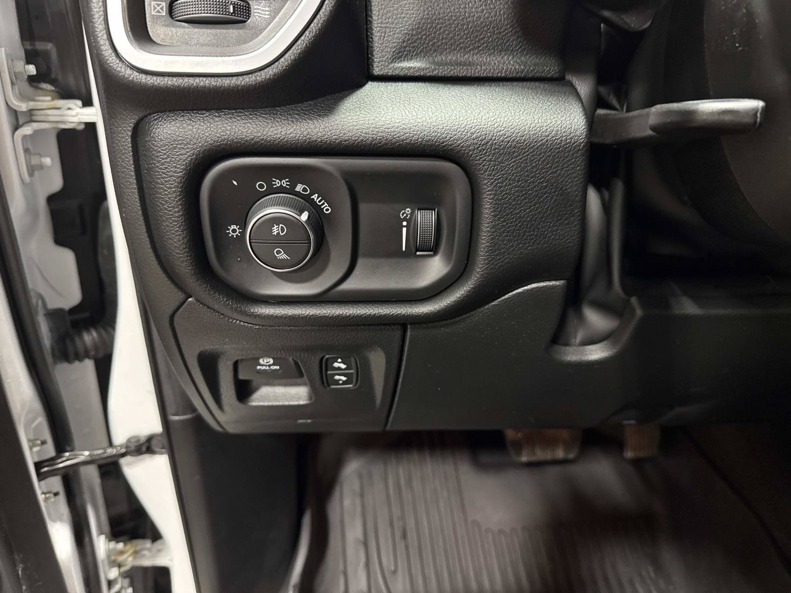 Used 2022 RAM 1500 Big Horn AWD/4WD image 30