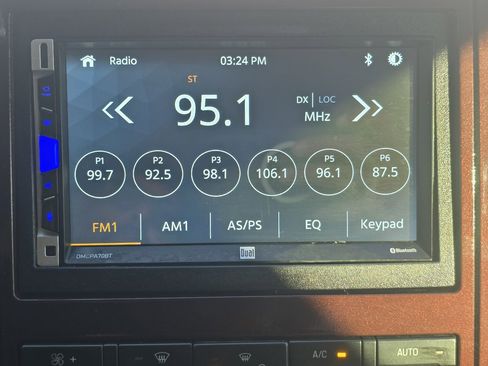 Used 2011 Ford F250 Lariat w/ Lariat Interior Pkg image 19