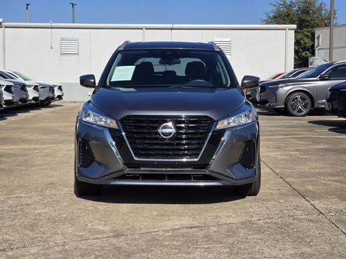 Used 2022 Nissan Kicks SV image 3