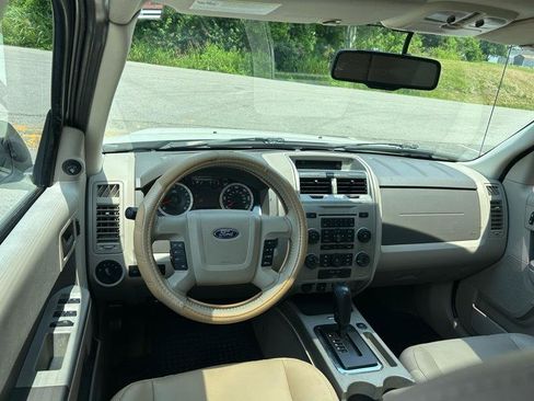 Used 2010 Ford Escape XLT AWD/4WD image 16