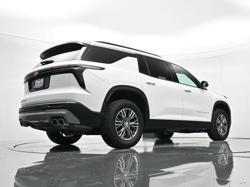 Certified 2025 Chevrolet Traverse LT image 41