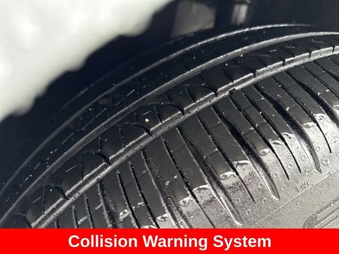 Used 2024 Chrysler Pacifica Limited image 12