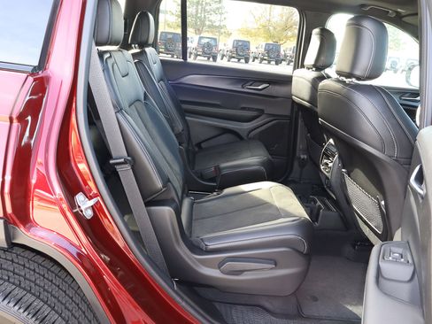 New 2025 Jeep Grand Cherokee L Altitude image 26