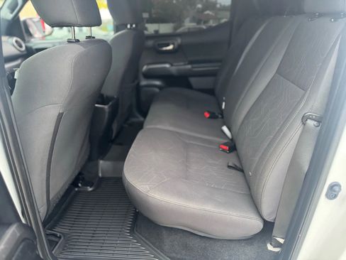 Used 2018 Toyota Tacoma TRD Off-Road image 11