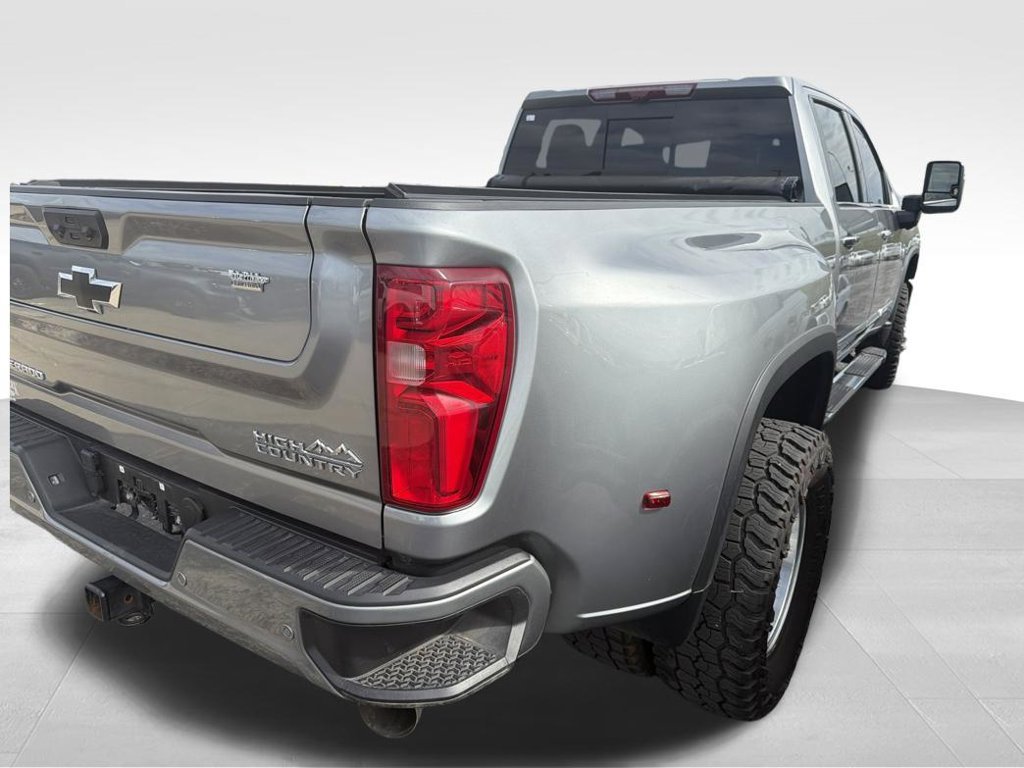 Used 2025 Chevrolet Silverado 3500 High Country w/ High Country Premium Package AWD/4WD image 27