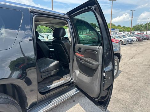 Used 2011 Cadillac Escalade ESV Luxury AWD/4WD image 11