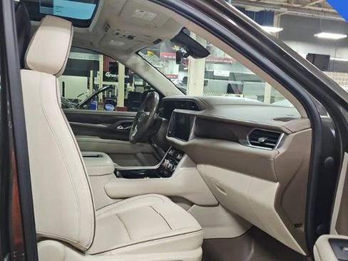 Used 2021 GMC Yukon Denali w/ Advanced Technology Package image 2